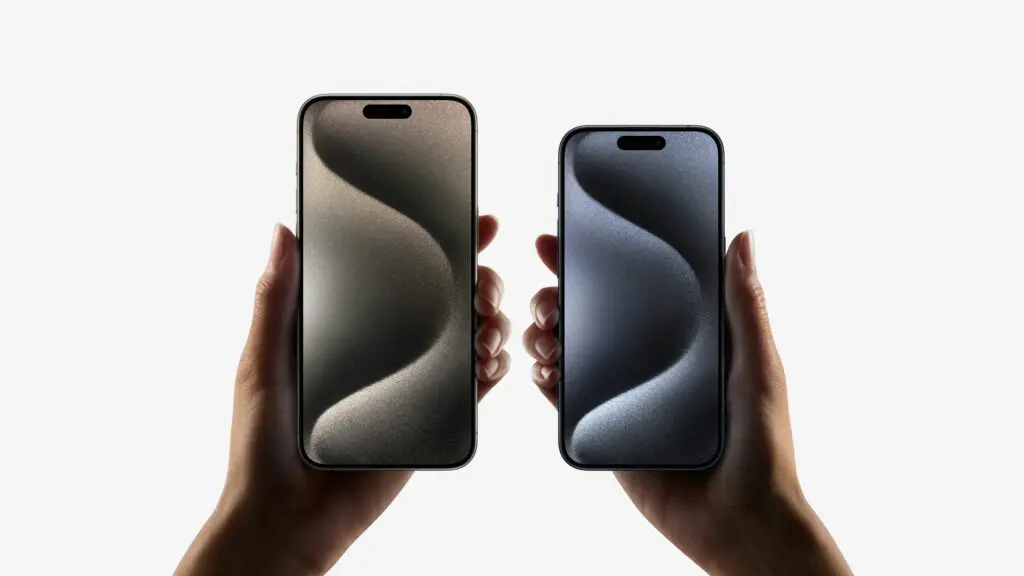 iphone-15-pro-model-holding phones