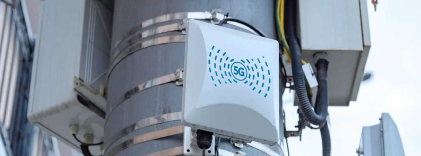 5g transmitter on a pole 5GSA